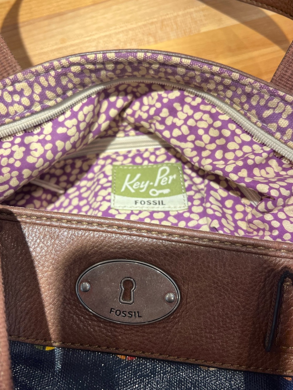 💙Fossil Key-Per Coated Canvas Navy Polkadot Tote w Brown Trim & Straps - Picture 5 of 6